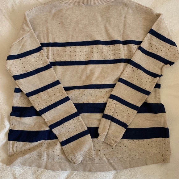 Gap cream and blue sweater - Picture 4 of 4